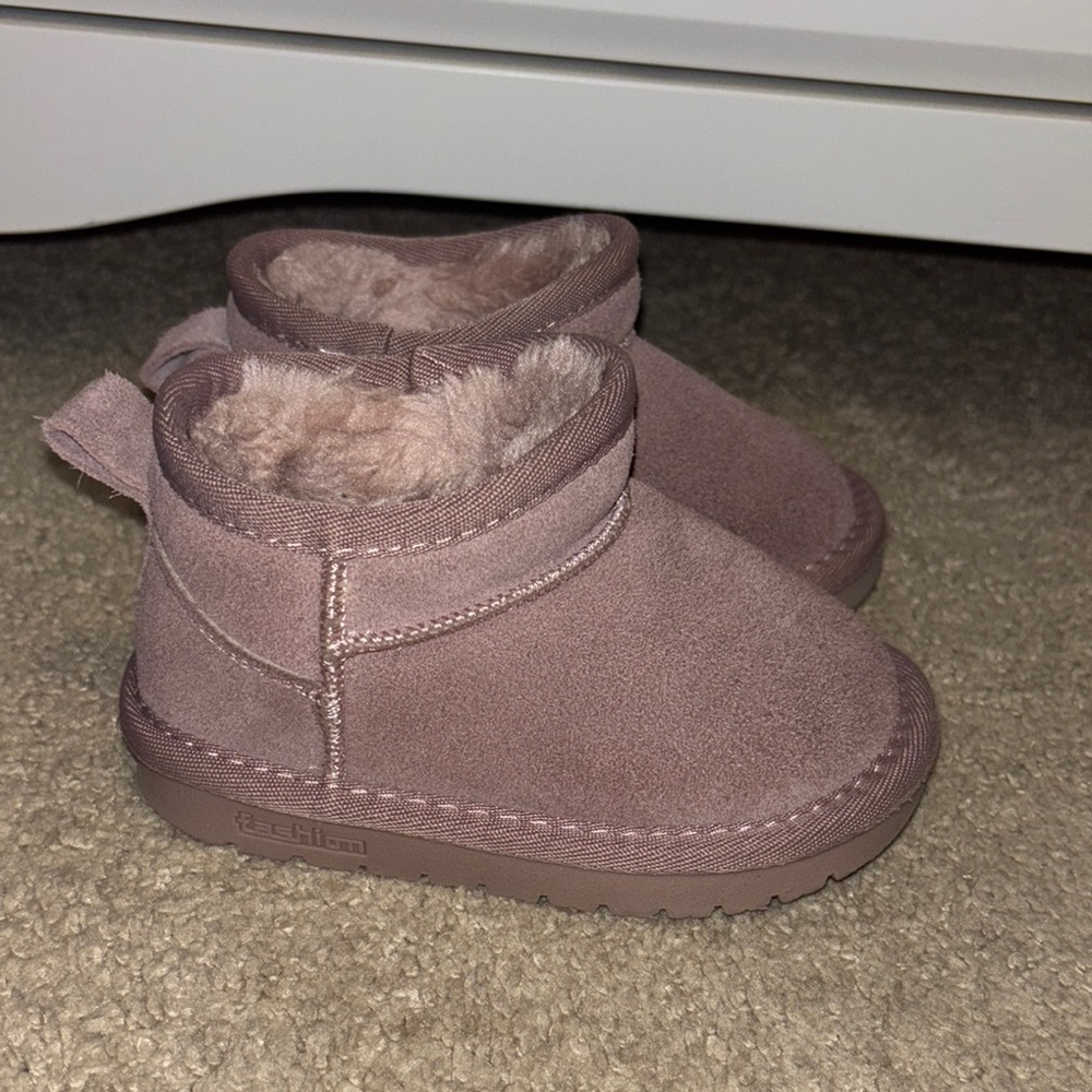 chic Mauve Faux-Shearling Kids Booties